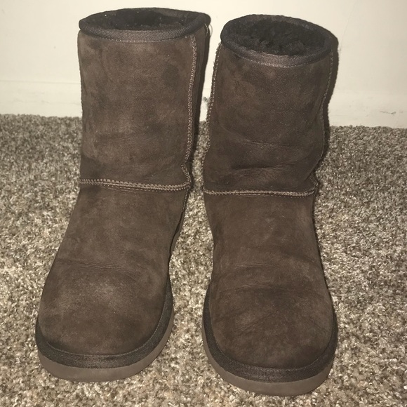 UGG Woman’s Short Boots Size 8 - Picture 2 of 8